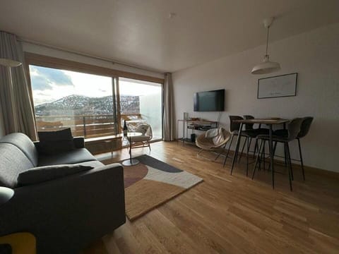 Bed, Bedroom, kitchen