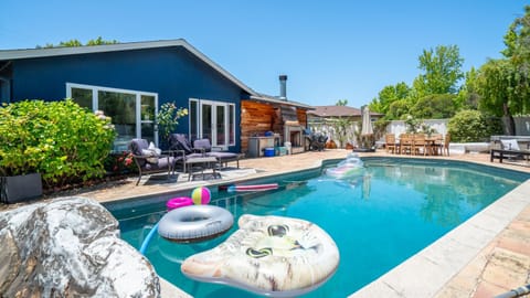 Property building, Patio, Pool view, Swimming pool, air conditioner