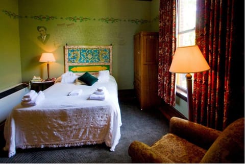 Bed, Photo of the whole room, Decorative detail, Bedroom