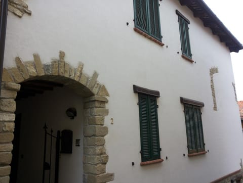 Facade/entrance
