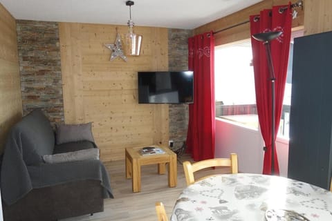 Bed, fireplace