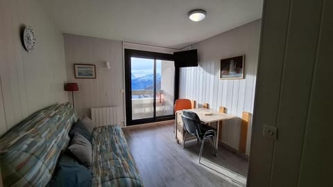 Bed, kitchen