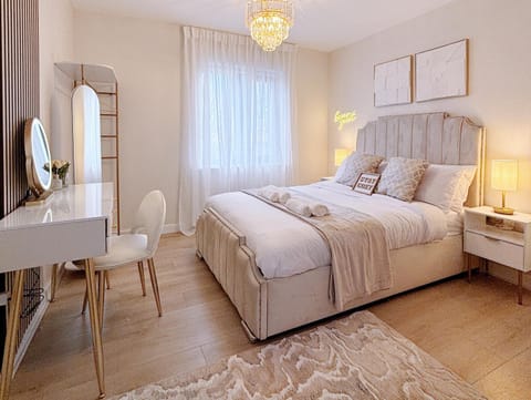 Luxury 2 bedroom Leeds City Apartment with Free parking & Jacuzzi bath Apartment in Leeds