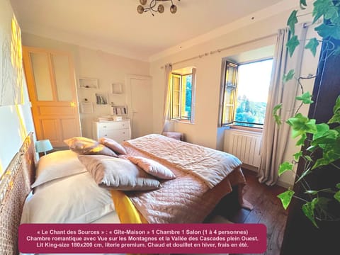 Bed, View (from property/room), Photo of the whole room, Bedroom, Landmark view, Mountain view, Mountain view