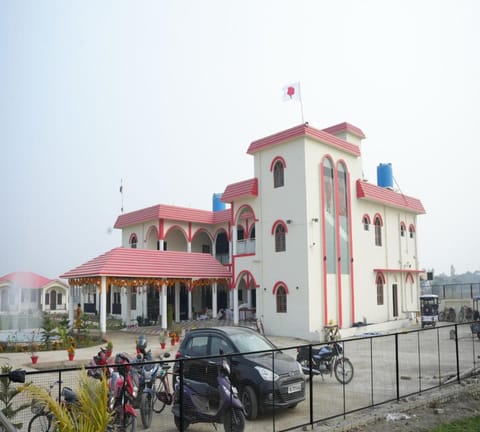 Property building, Landmark view, Parking