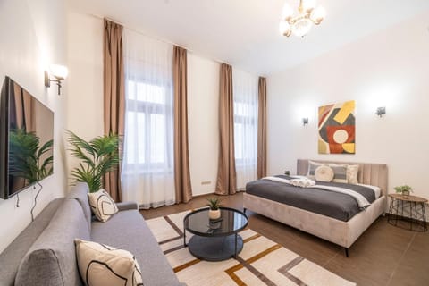 Bed, TV and multimedia, Living room, Photo of the whole room, Seating area, Bedroom