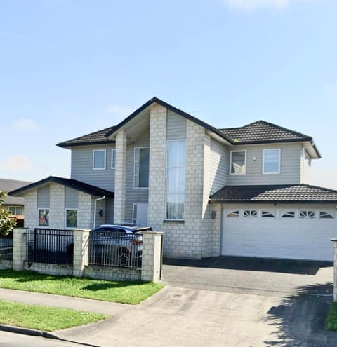 Hamilton Cozy Corner Retreat House in Hamilton