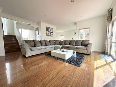 Hamilton Cozy Corner Retreat House in Hamilton