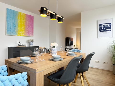 Seating area, Dining area