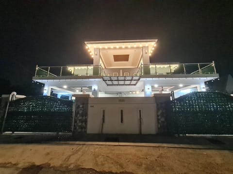 Property building, Night, Balcony/Terrace