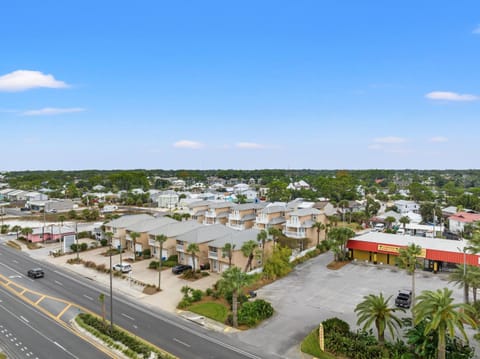 Escape to Sand Dollar Holler: Coastal Retreat, 3 Beds, 25 Baths, Sleeps 10! House in Lower Grand Lagoon