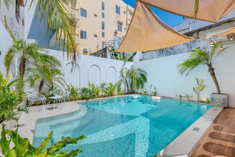Property building, Day, Garden, Beach, Beach, Garden view, Swimming pool, sunbed