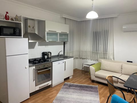 Kitchen or kitchenette, Seating area