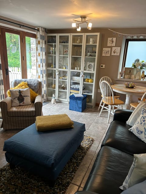 Cosy riverside property Apartment in Glyn Tarell