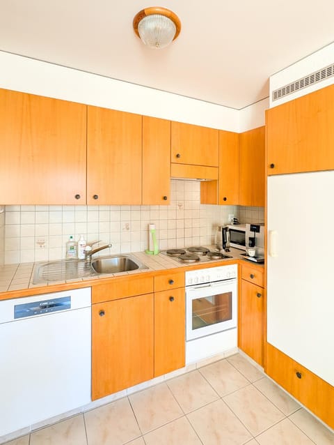 Kitchen or kitchenette, dishwasher, oven, pet friendly, toaster
