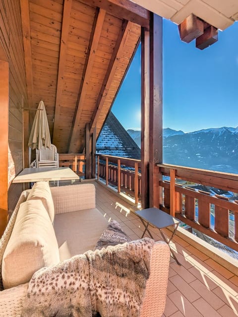 Day, Natural landscape, View (from property/room), Balcony/Terrace, Mountain view