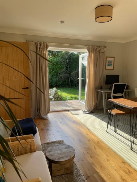 Palms - spacious, 3 bedroom, pet friendly, family holiday home House in Wales