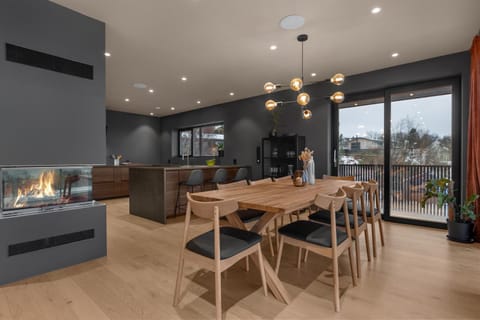 Seating area, Dining area