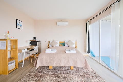 Bed, Photo of the whole room, Bedroom, towels, air conditioner