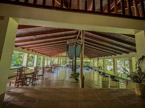 Restaurant/places to eat, Communal lounge/ TV room
