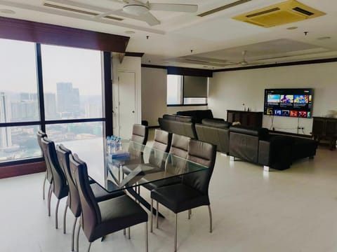Communal lounge/ TV room, TV and multimedia, Living room, Dining area
