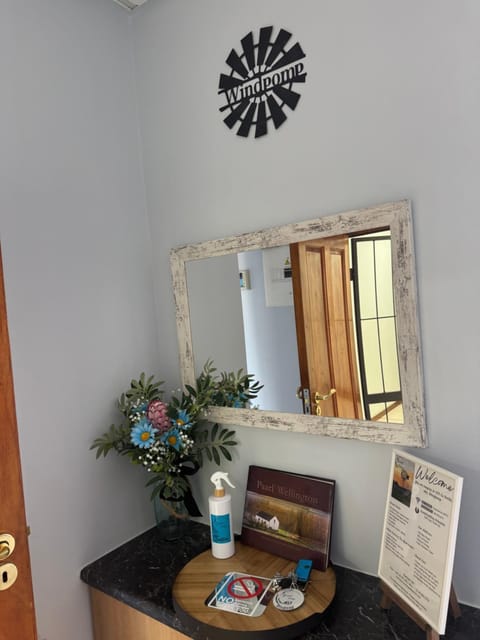 Facade/entrance, Decorative detail