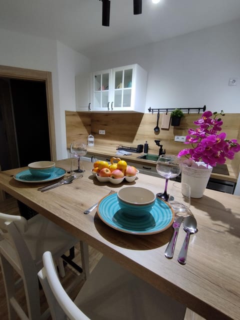 Dining area, Lunch, Dinner