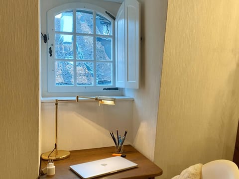 Business facilities, Text overlay, internet