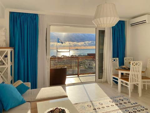Balcony/Terrace, Living room, Sea view, air conditioner