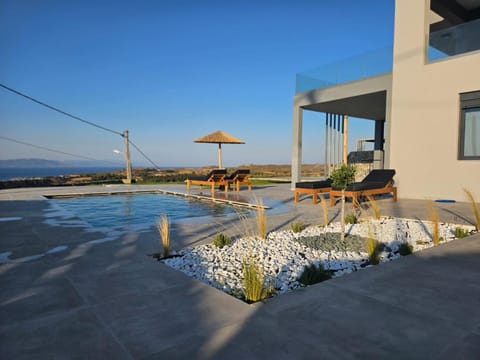 Day, Natural landscape, Pool view, Swimming pool, sunbed