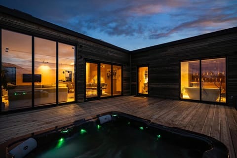 NEW! Lofoten Beach House Villa in Lofoten
