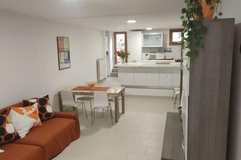 Kitchen or kitchenette, Seating area, Dining area, pet friendly