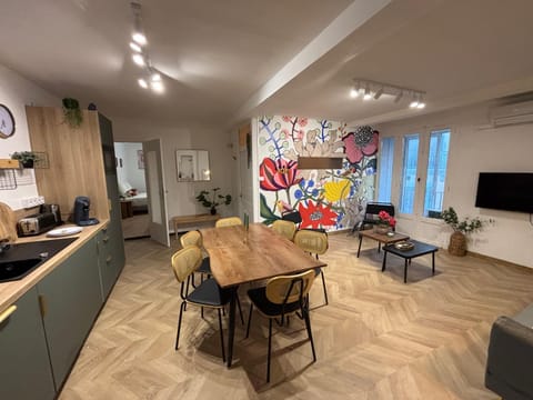 Communal lounge/ TV room, TV and multimedia, Kitchen or kitchenette, Living room, Dining area