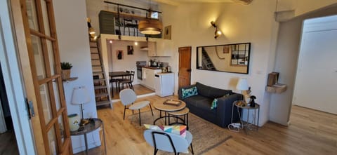 Communal lounge/ TV room, Kitchen or kitchenette, Living room, Seating area, Dining area