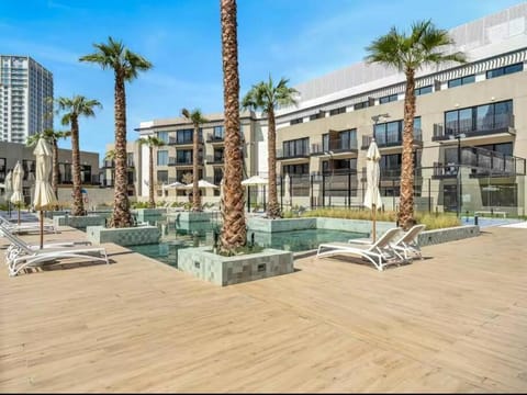 Day, Swimming pool, sunbed
