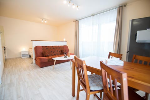 Bed, TV and multimedia, Living room, Photo of the whole room, Seating area, Dining area, Bedroom