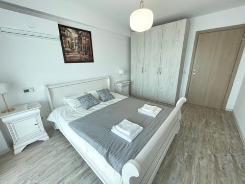 Bed, Photo of the whole room, Bedroom, towels, wardrobe