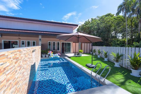 Day, Garden, Garden view, Pool view, Swimming pool, sunbed