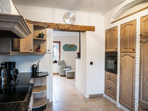 Seating area, kitchen