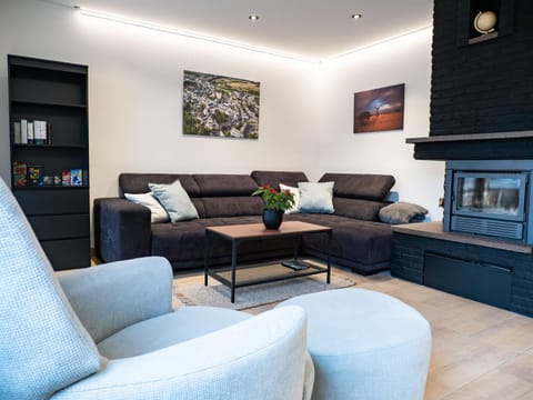 TV and multimedia, Living room, Seating area