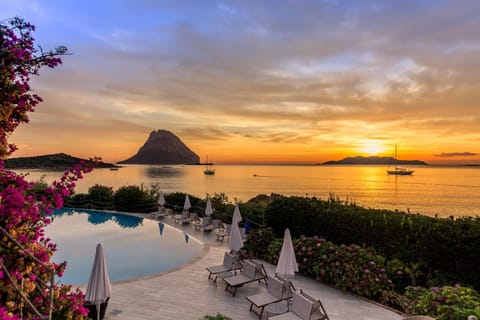 Swimming pool, Sunrise