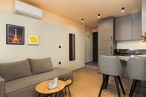 Kitchen or kitchenette, Seating area