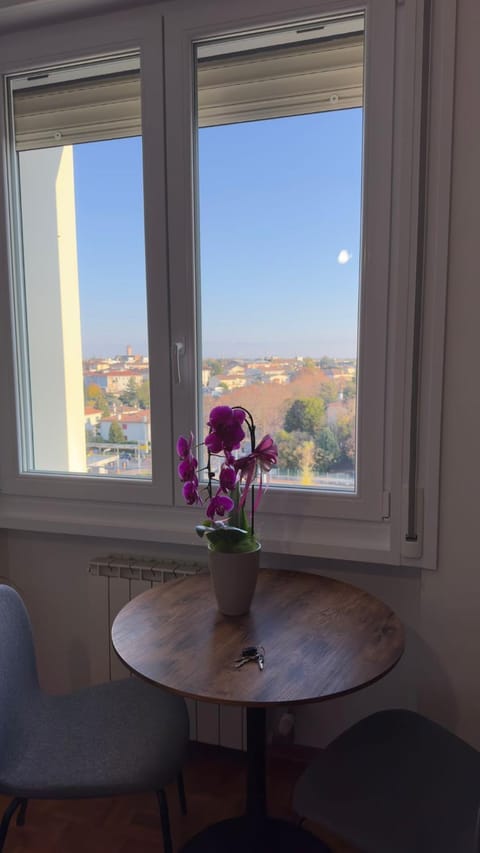 Day, Natural landscape, Floor plan, City view