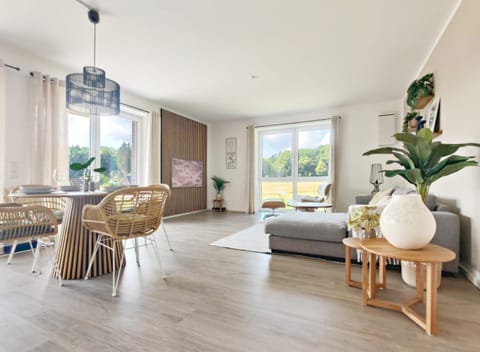 Living room, Photo of the whole room, Seating area, Dining area