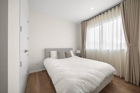 Greenstead Retreat 11 beds, 8 bedrooms, 5 baths House in Auckland