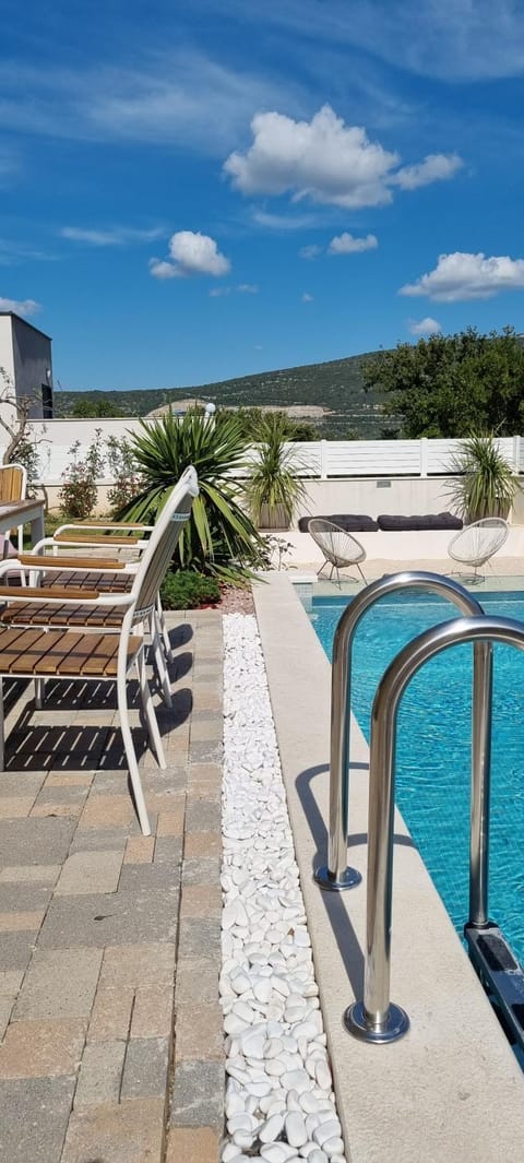 Balcony/Terrace, Swimming pool
