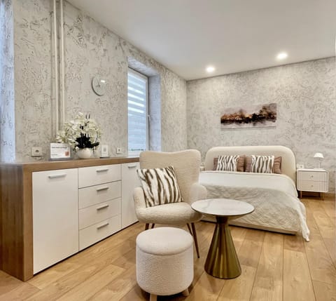 Seating area, Bedroom
