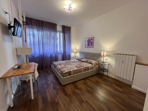 Bed, Photo of the whole room, wardrobe