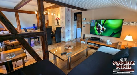 Communal lounge/ TV room, TV and multimedia, Living room, Seating area, Dining area, Evening entertainment