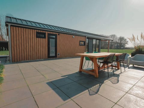 Property building, Day, Dining area